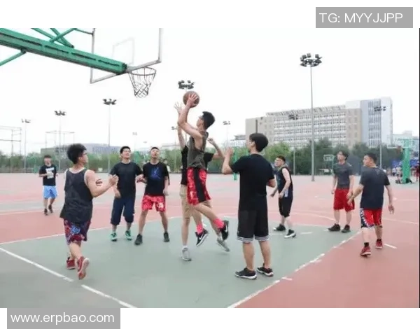 小朋友们的篮球梦:在球场上挥洒汗水与快乐的成长之旅 小朋友们的篮球梦:在球场上挥洒汗水与快乐的成长之旅